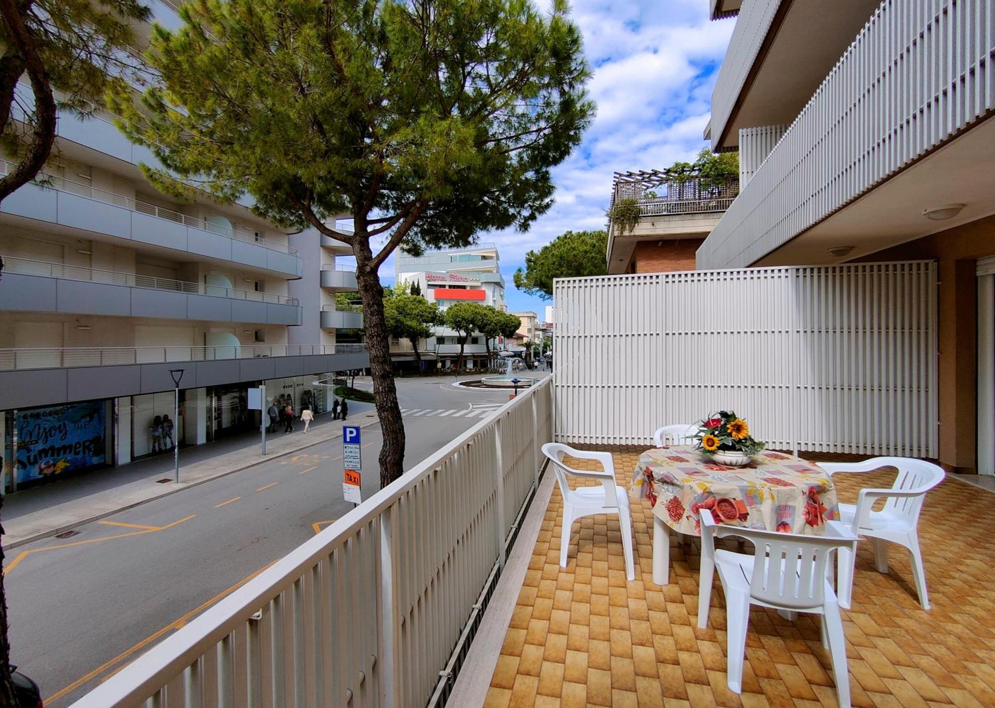 Casa Bivi - Apartments With 1 And 2 Bedrooms - Click Here For More Availabilities Lignano Sabbiadoro Luaran gambar