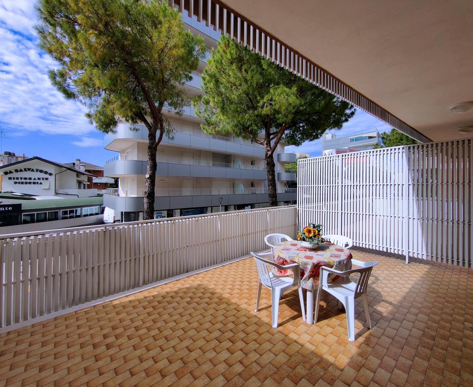 Casa Bivi - Apartments With 1 And 2 Bedrooms - Click Here For More Availabilities Lignano Sabbiadoro Luaran gambar